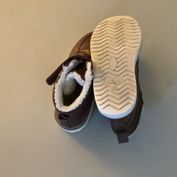 EUC boys old navy boots with fur - Picture 4 of 4